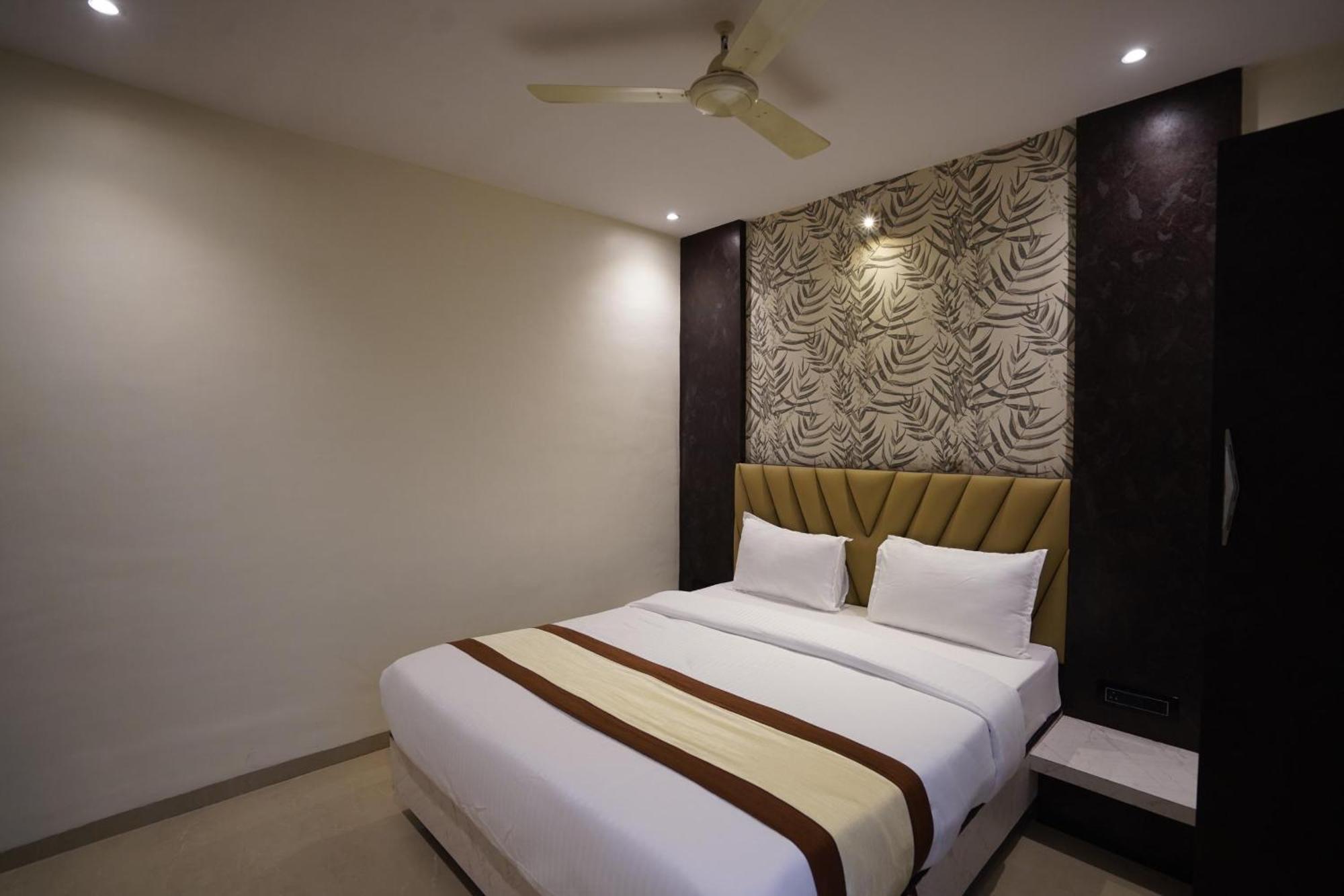 Lancaster Hotel